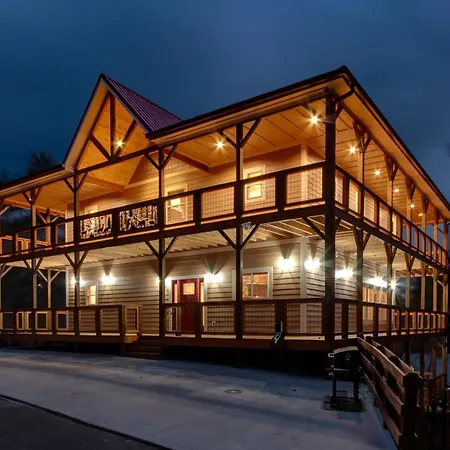 Villa Blaze Of Glory - New Luxury, 4Br, Theater, Arcade, Evc, Location